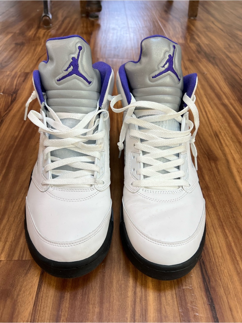 Jordan Men's White, Purple & Black Retro Basketball Sneakers